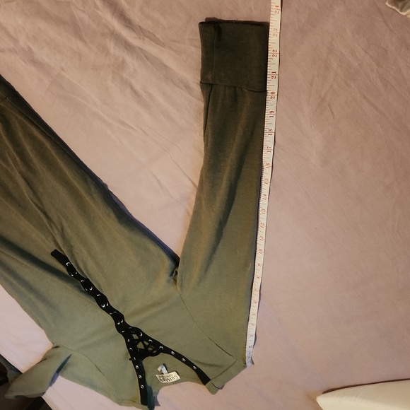 💥2/$25💥 Cut & Paste Longsleeve Green Ombre Sweater - Picture 8 of 12